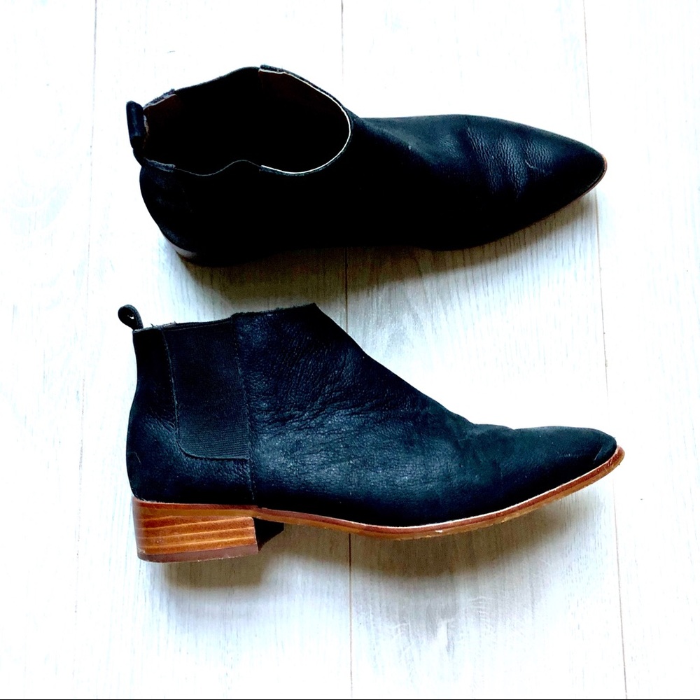 Gap Pointed Chelsea Boots - Black Matte leather